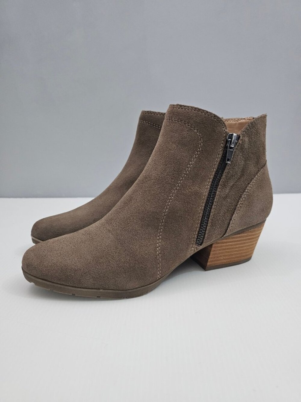 Blondo Vivian Waterproof Ankle Boot Womens 9 Taupe Suede Block Heel Side Zip